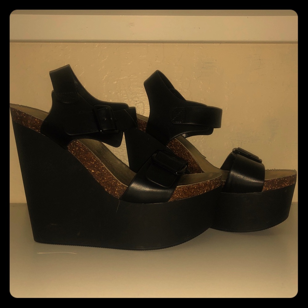 Like new black wedge cork heals SO CUTE
